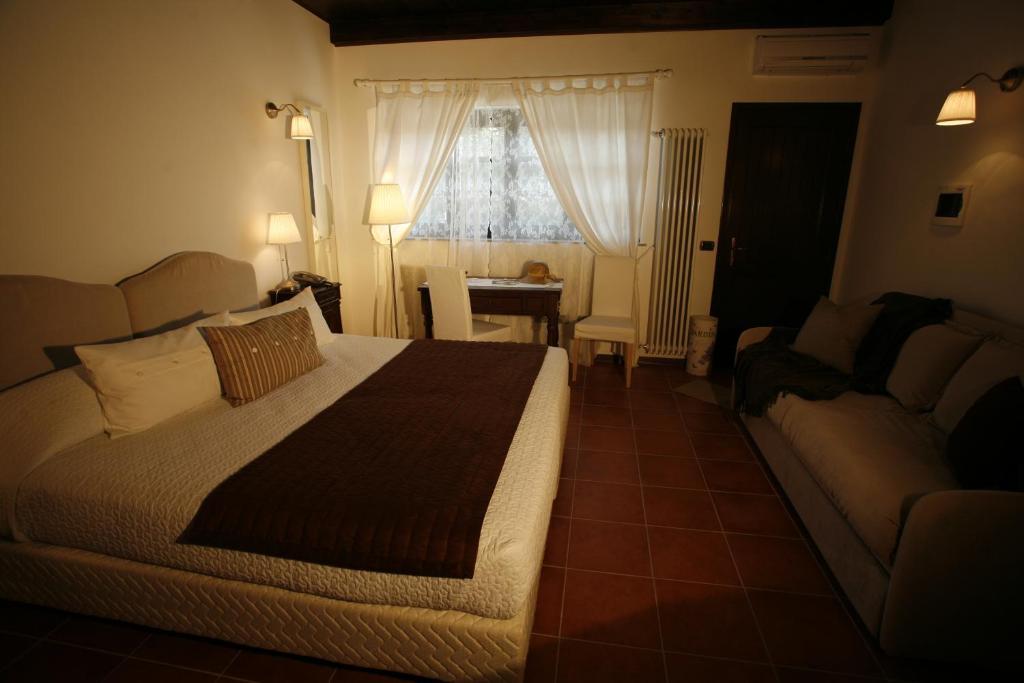 La Maragliana Castel Rocchero Room photo